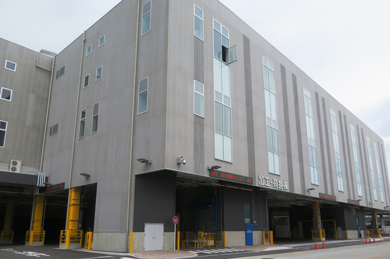 加工・荷捌棟外観