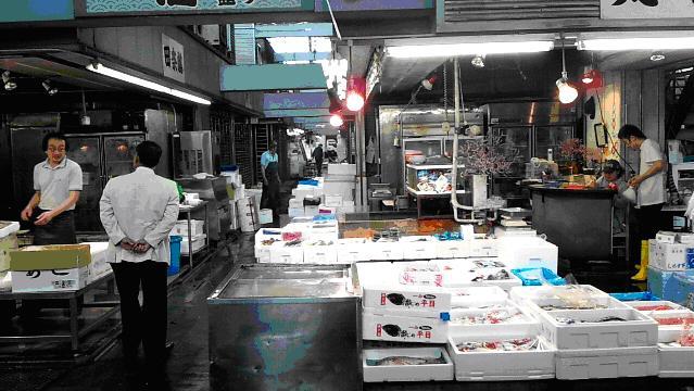 大田市場水産物部仲卸店舗の様子