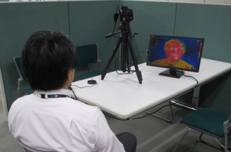 検温の様子の写真