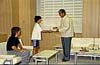 写真：盲導犬普及を訴える中学生が都庁訪問