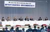写真：石原知事と議論する会