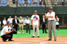 写真：世界少年野球フレンドシップ東京大会始球式に出席